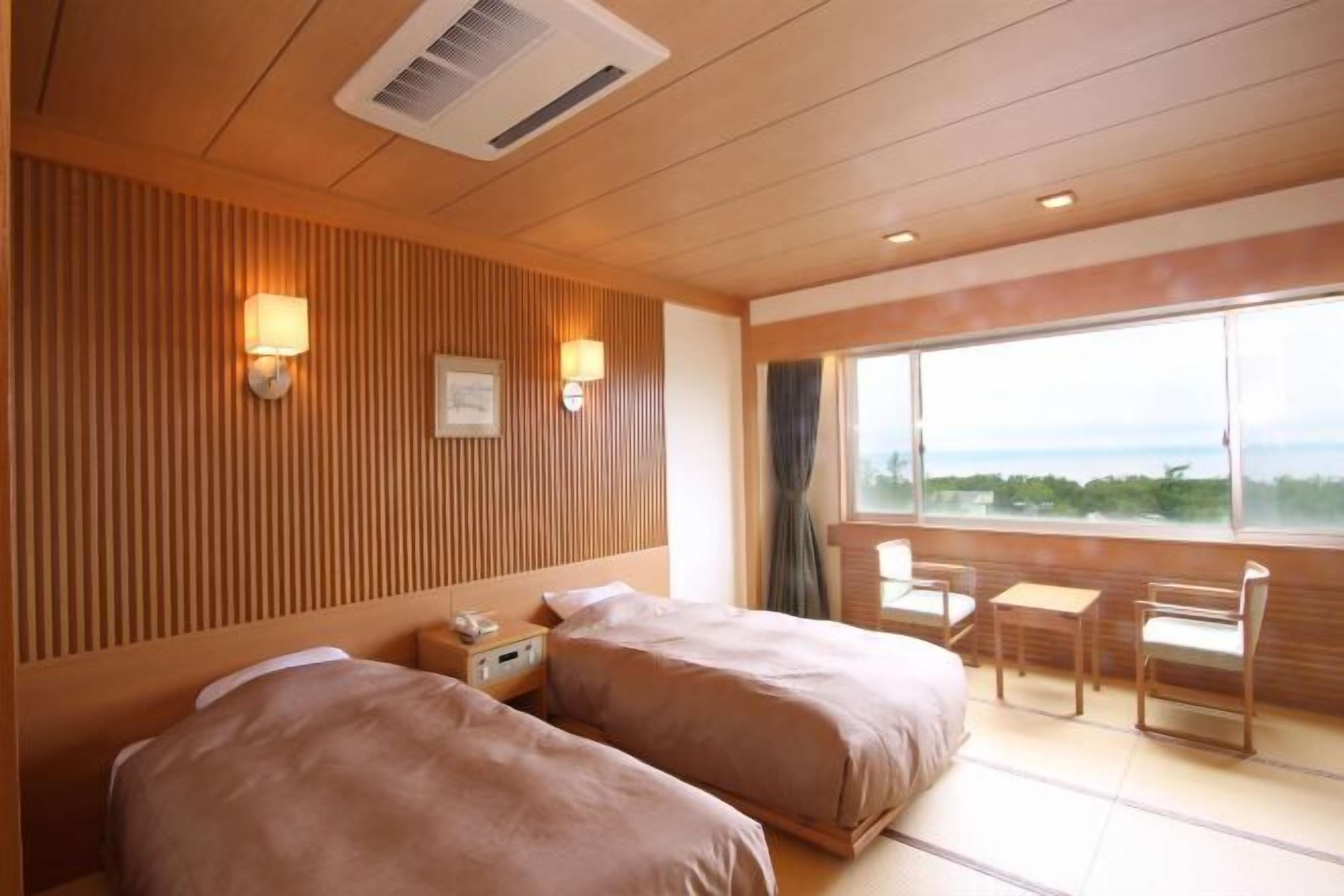 客房内保险箱、办公桌、免费 WiFi、床单