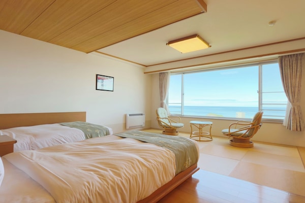 Habitación tradicional con 2 camas individuales, para no fumadores (Japanese Style, West Wing) | Caja de seguridad en la habitación, escritorio y wifi gratis