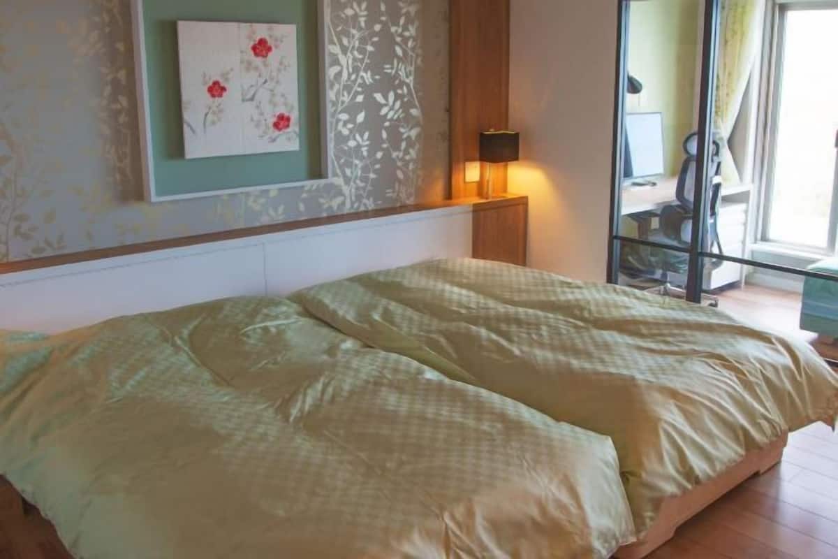 1 slaapkamer, een kluis op de kamer, een bureau, gratis wifi