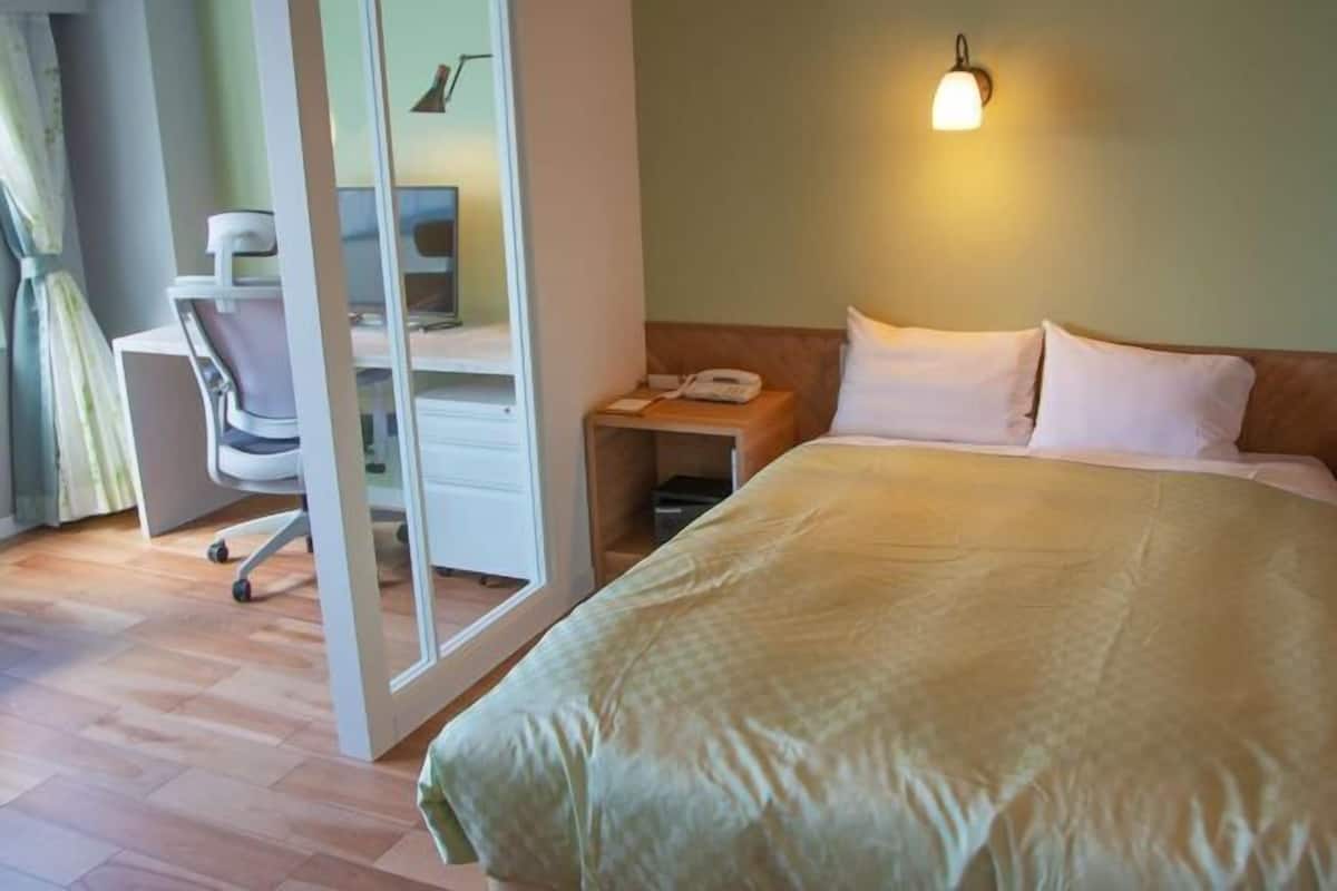 1 slaapkamer, een kluis op de kamer, een bureau, gratis wifi