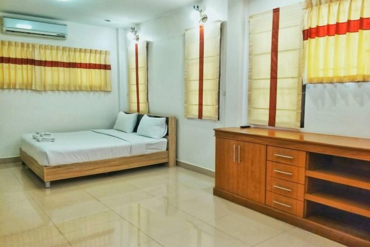 Desk, blackout curtains, free WiFi, bed sheets