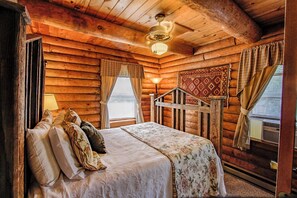 Individually decorated, individually furnished, free WiFi, bed sheets - Mountainaire Inn and Log Cabins (Blowing Rock)