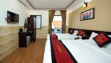 Hypo-allergenic bedding, minibar, in-room safe, individually furnished