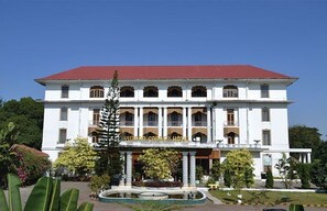 Front of property - Yuzana Garden Hotel (Yangon)