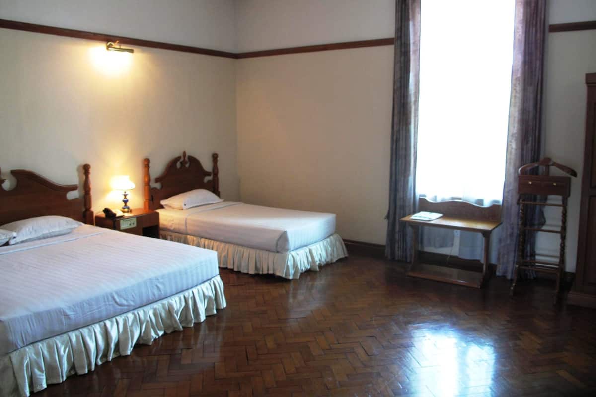 Minibar, in-room safe, desk, blackout curtains