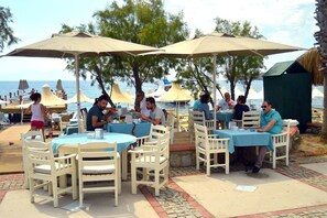 Breakfast, lunch, dinner served; international cuisine  - Dilekagaci Boutique Hotel and Beach (Bodrum)