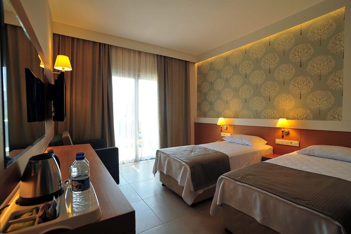 Standard Room | In-room safe, bed sheets