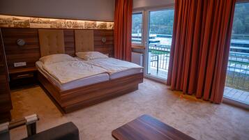 Superior Double Room, River View | In-room safe, desk, soundproofing, free WiFi