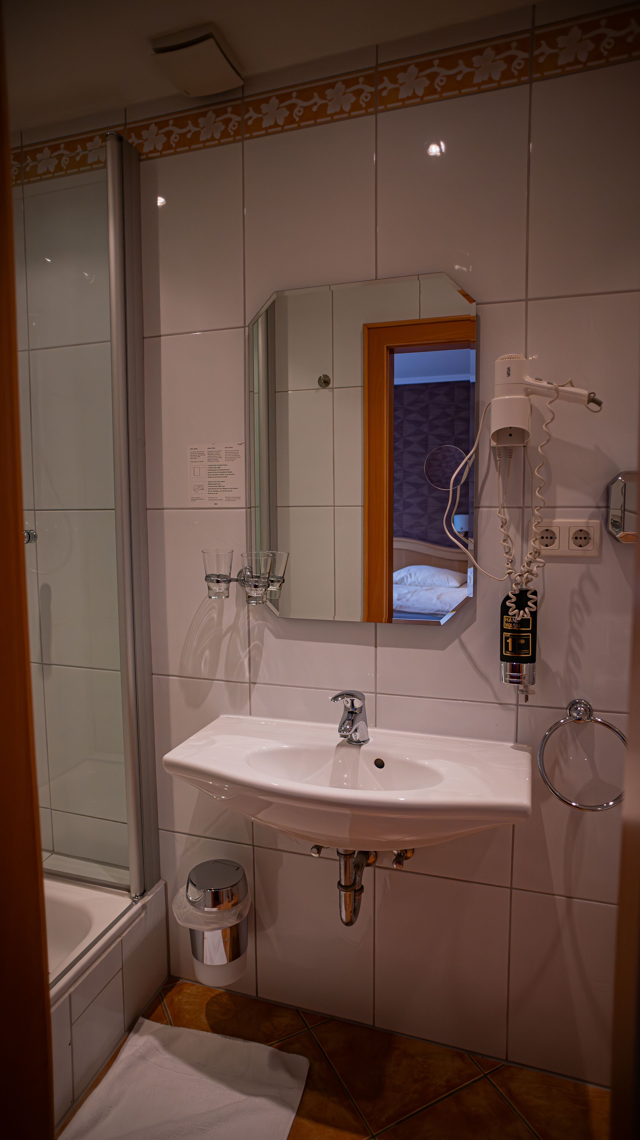 standard double room | in-room safe, desk, soundproofing, free wifi