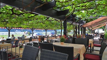Mittagessen und Abendessen, regionale Küche