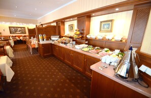Free daily buffet breakfast
