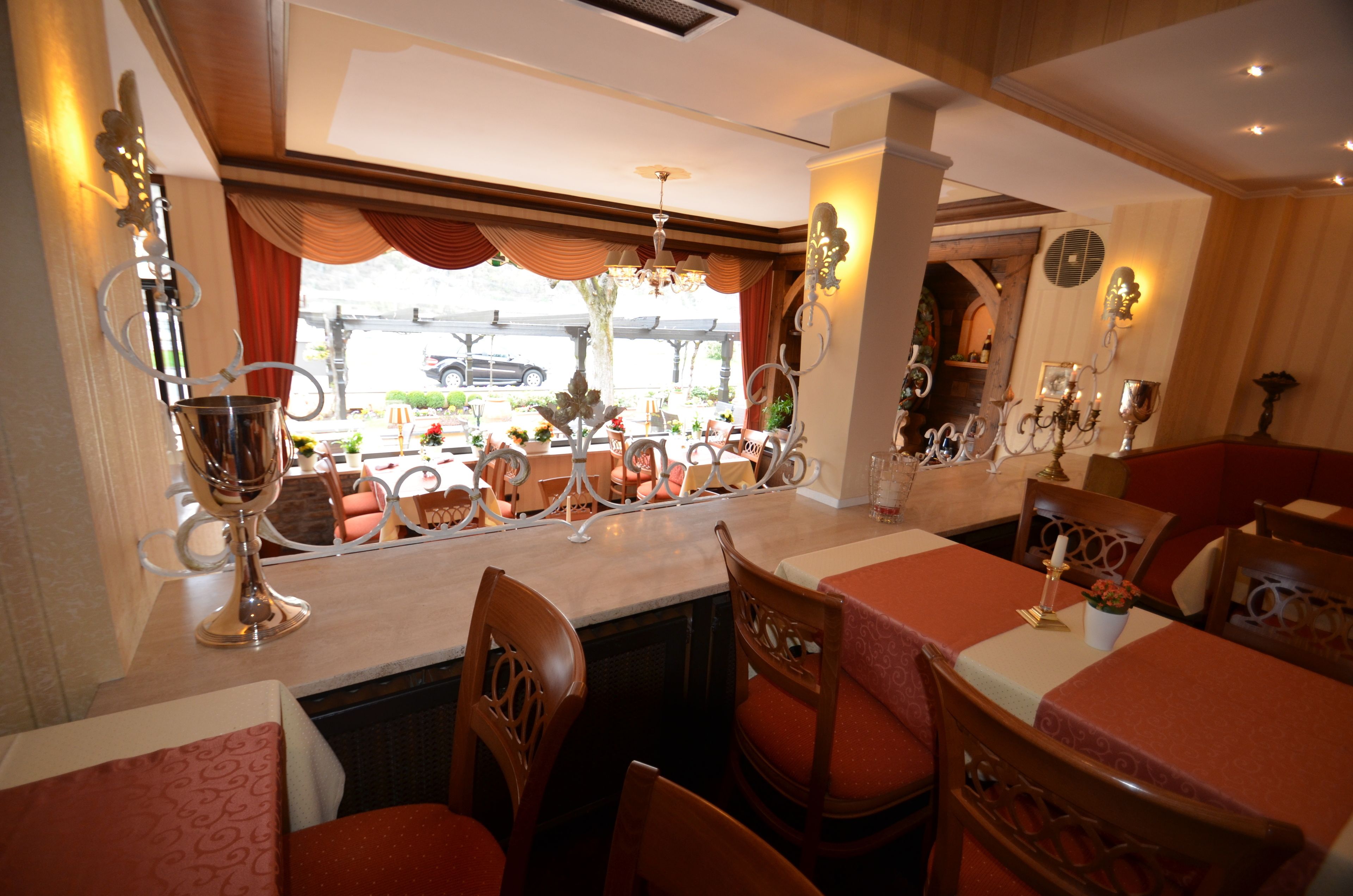 lunch and dinner served, regional cuisine