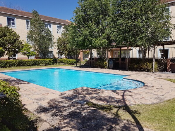 2 outdoor pools - Bradclin @ Mutual (Cape Town)