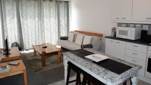 Comfort Apartment, 2 Bedrooms (Mutual) | Living room | 40-cm flat-screen TV with satellite channels, TV - Bradclin @ Mutual (Cape Town)