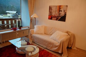 Executive-Apartment, 1 Schlafzimmer, Balkon, Bergblick | Wohnzimmer