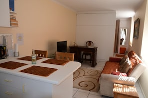 Living area - Bradclin Newlands (Cape Town)