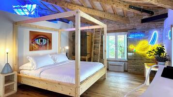 Suite Junior, teras | Minibar, brankas, dan didekorasi berbeda-beda