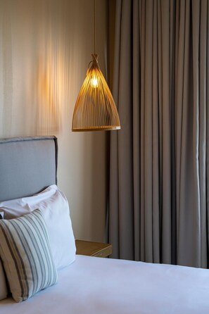 Een kluis op de kamer, een strijkplank/strijkijzer, extra bedden