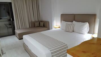 Basic Triple Room | In-room safe, iron/ironing board, rollaway beds, free WiFi