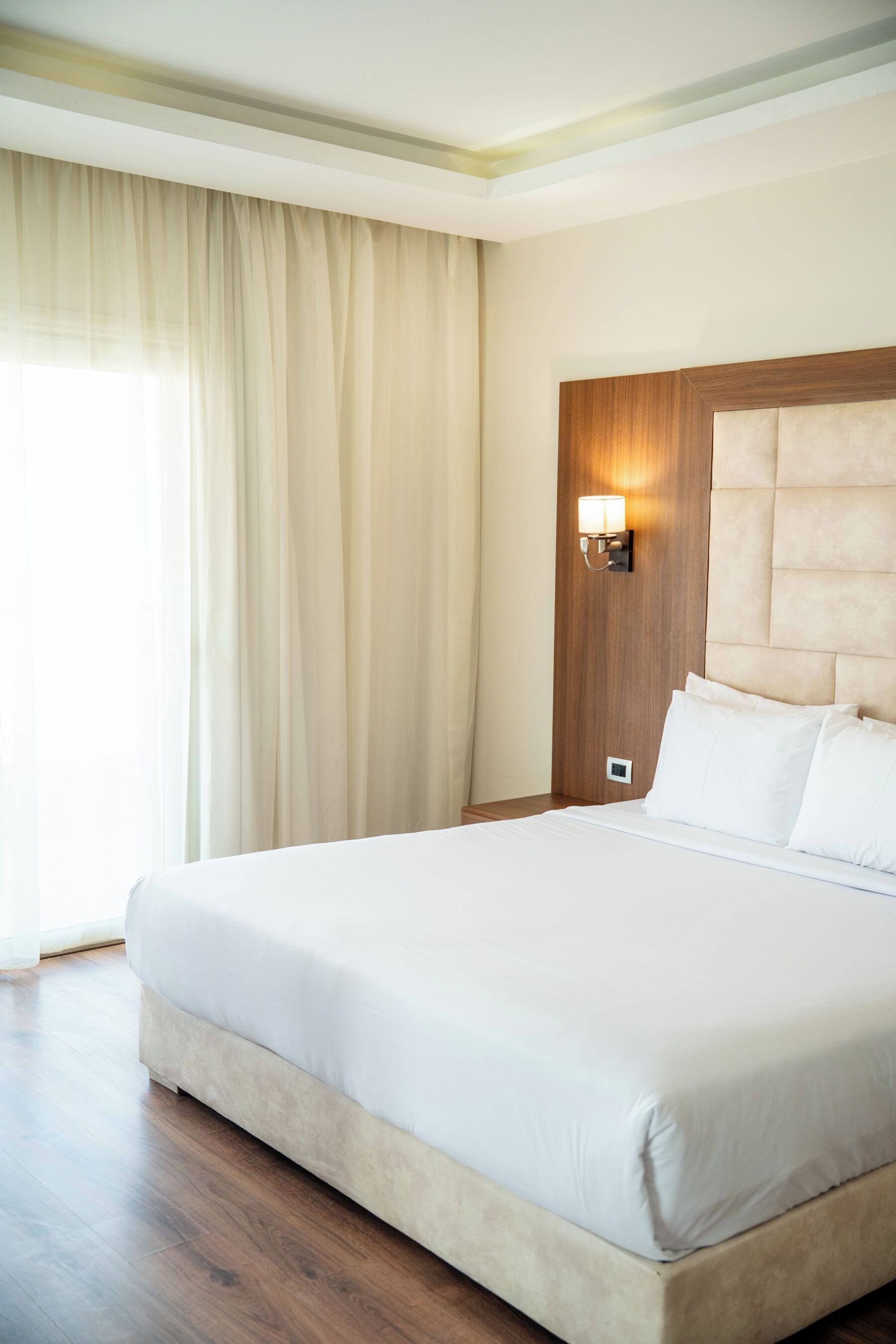 Caja fuerte, cortinas opacas, cunas gratuitas y ropa de cama