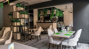 International cuisine, pool views  - Rivoli Suites (Hurghada)