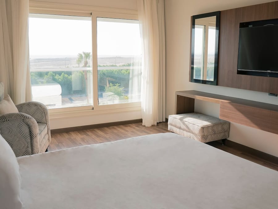 Zimmersafe, VerdunkelungsvorhÀnge, kostenlose Babybetten, BettwÀsche