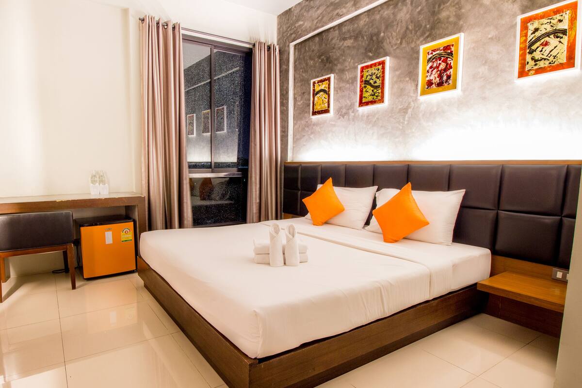 Deluxe  Premier    | Blackout curtains, free WiFi, bed sheets