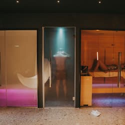 Couples treatment room(s), sauna, hot tub, steam room
