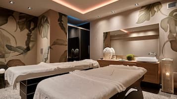 Couples treatment room(s), sauna, hot tub, steam room