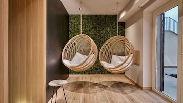Couples treatment rooms, sauna, hot tub, steam room, Turkish bath