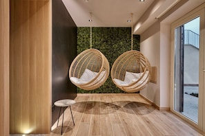 Couples treatment room(s), sauna, hot tub, steam room