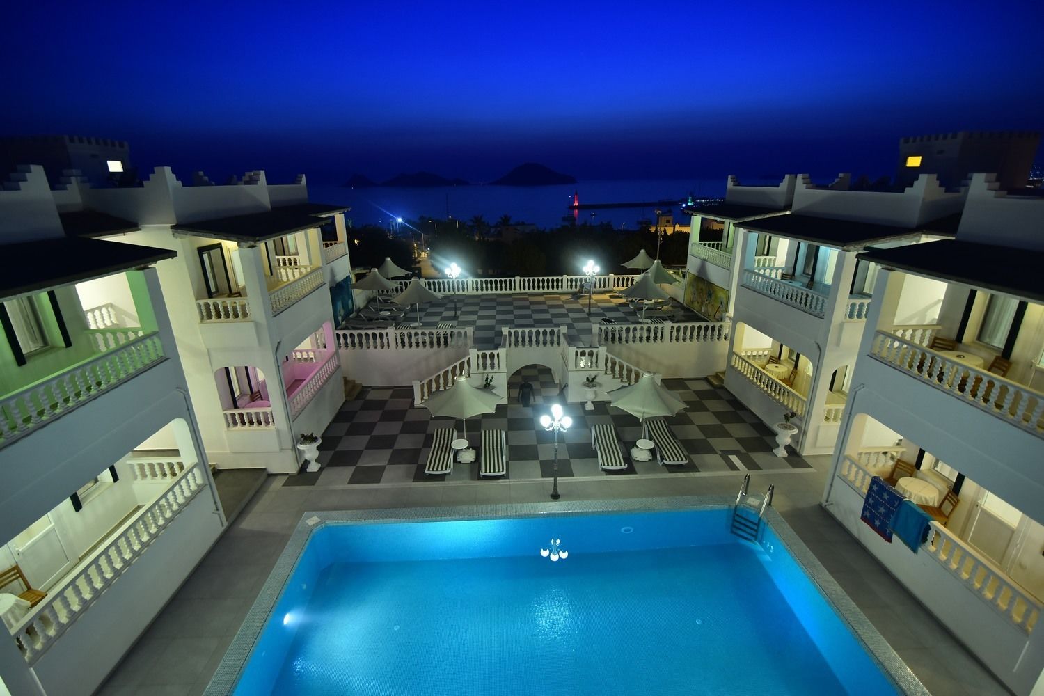 outdoor pool, open 10:00 am to 8:00 pm, pool umbrellas, pool loungers