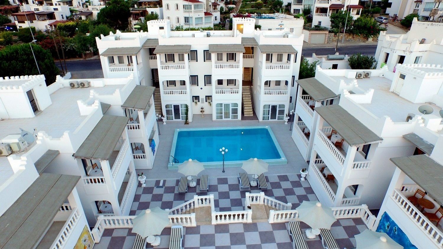 outdoor pool, open 10:00 am to 8:00 pm, pool umbrellas, pool loungers