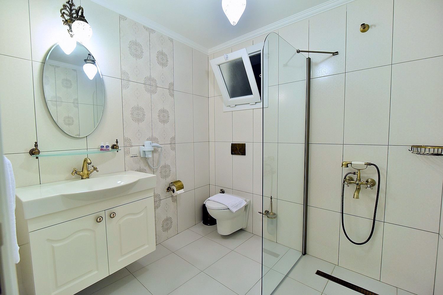 standard double room, sea view | bathroom | shower, free toiletries, hair dryer, slippers