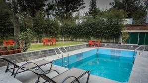 حمّام سباحة خارجي