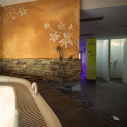 Sale per trattamenti di coppia, sauna, vasca idromassaggio, bagno turco