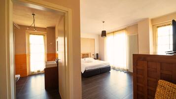 Suite júnior, vistes a la muntanya | Roba de llit d'alta qualitat, minibar i caixa forta a l'habitació