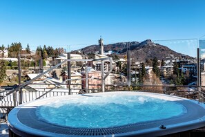 Outdoor spa tub - T'AMI Hotel Resort SPA (Selvino)