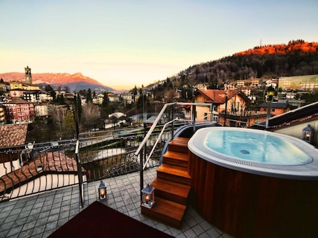 Couples treatment rooms, sauna, hot tub, steam room, Turkish bath