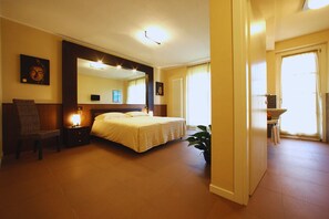 Junior Suite, Mountain View | Premium bedding, minibar, in-room safe, desk - T'AMI Hotel Resort SPA (Selvino)