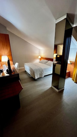 Minibar, in-room safe, desk, laptop workspace