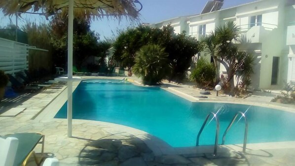 حمّام سباحة خارجي موسمي