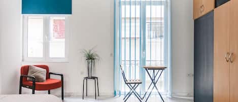 Deluxe Studio with Balcony | 책상, 방음 설비, 무료 WiFi, 침대 시트