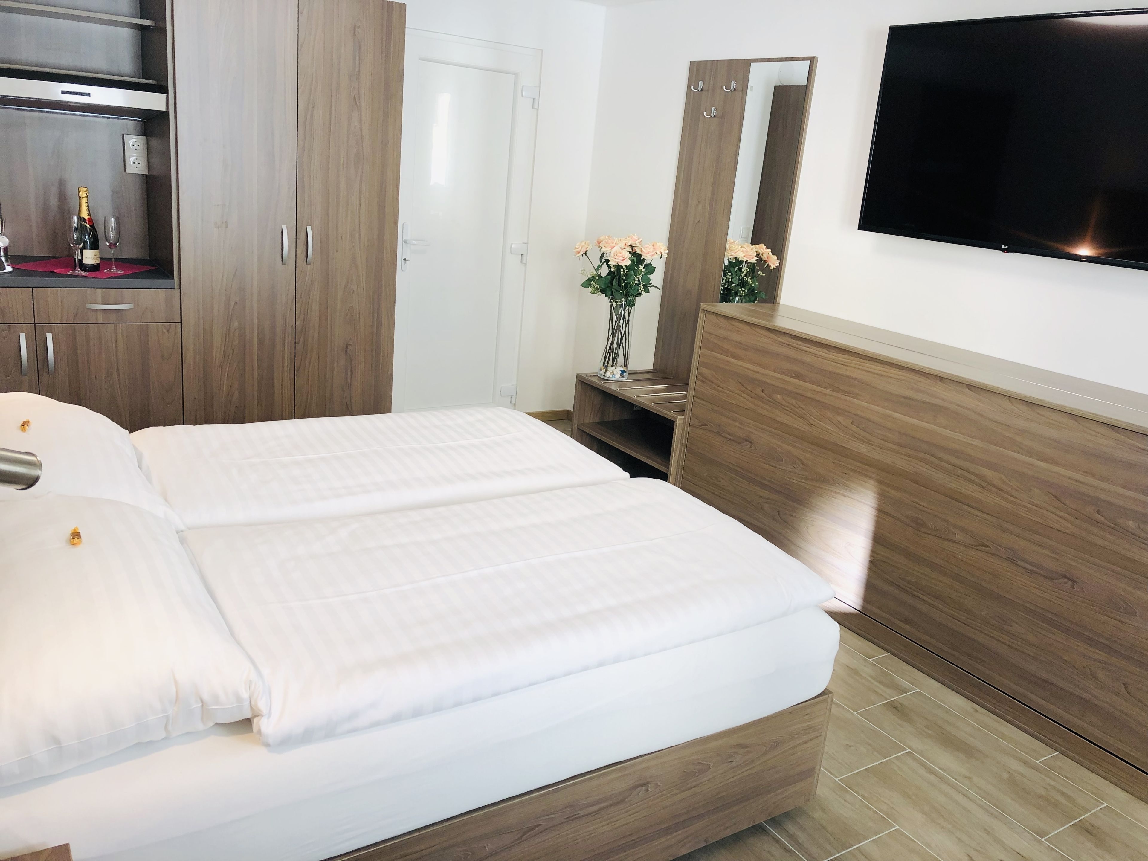 double room | desk, laptop workspace, soundproofing, free wifi