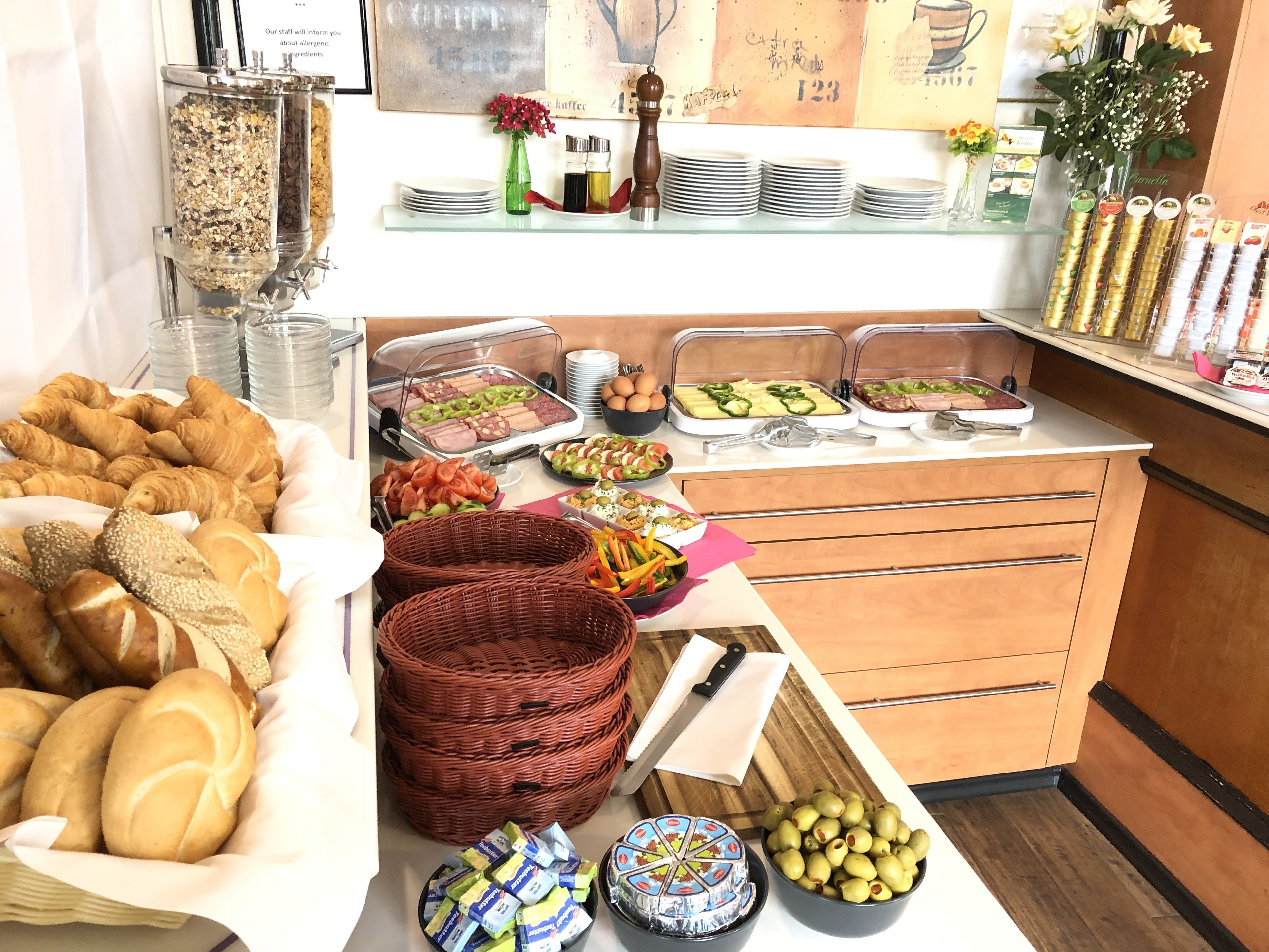 Päivittäinen buffetaamiainen (15 EUR per henkilö)