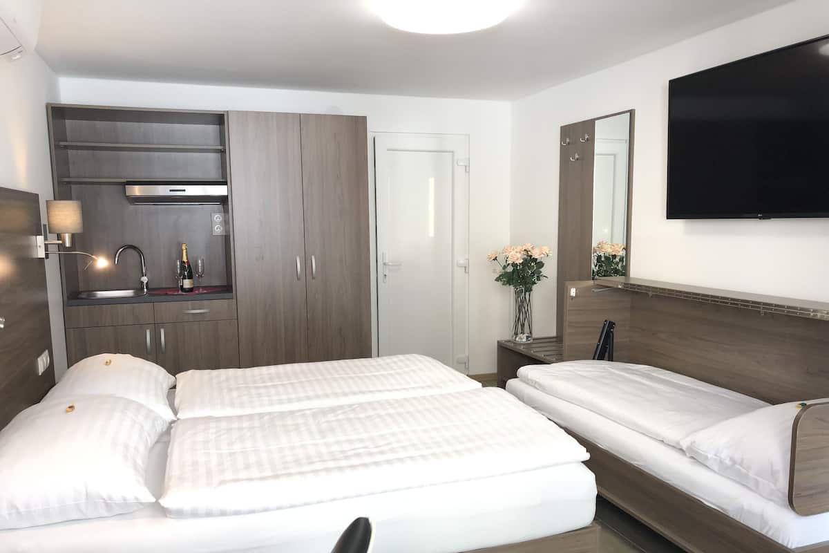 Desk, laptop workspace, soundproofing, free WiFi