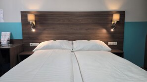 Desk, laptop workspace, soundproofing, free WiFi - Hotel König (Vienna)