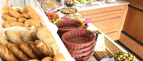 Daily buffet breakfast for a fee