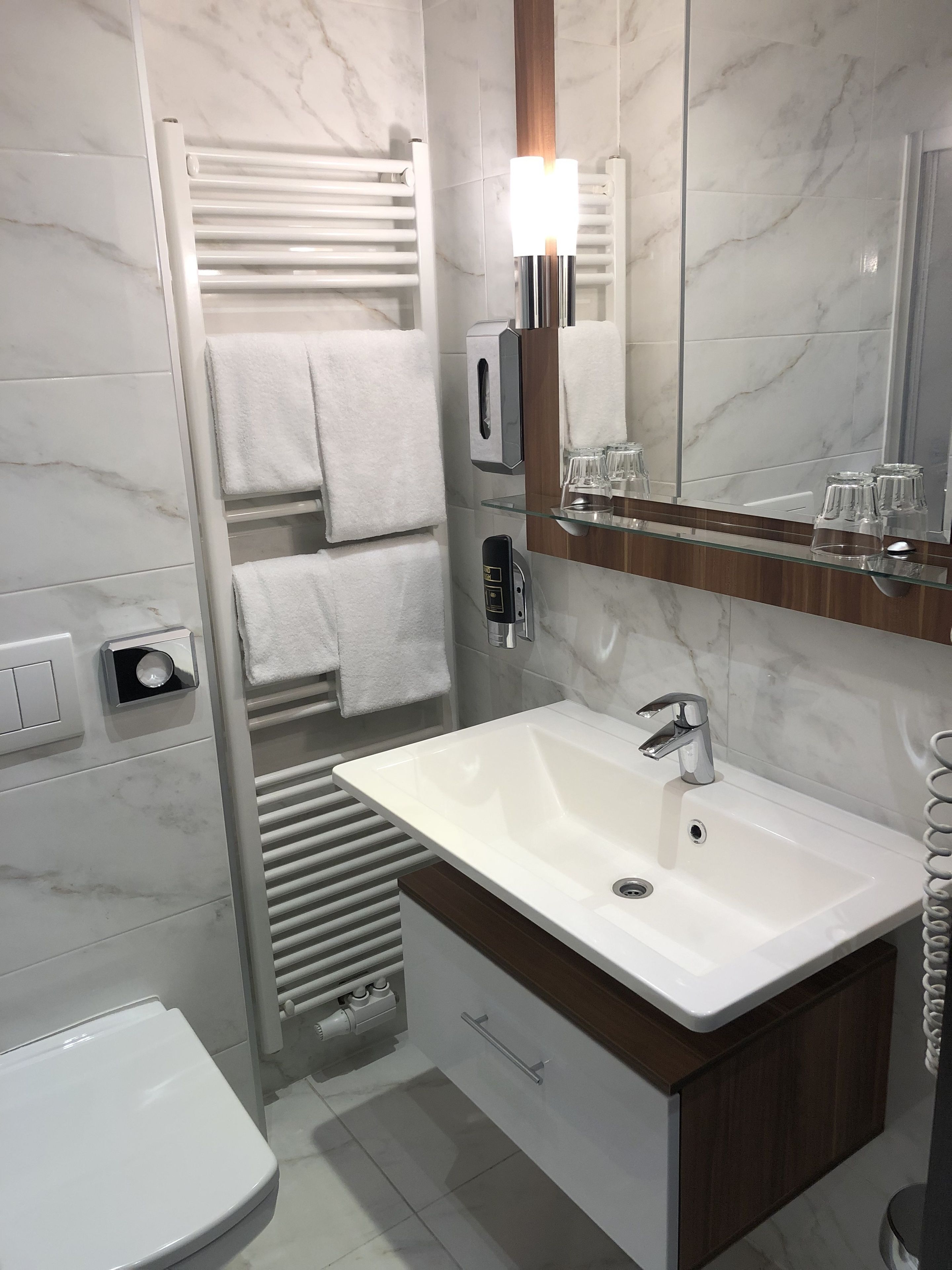 twin room (bunk bed) | bathroom | shower, free toiletries, towels