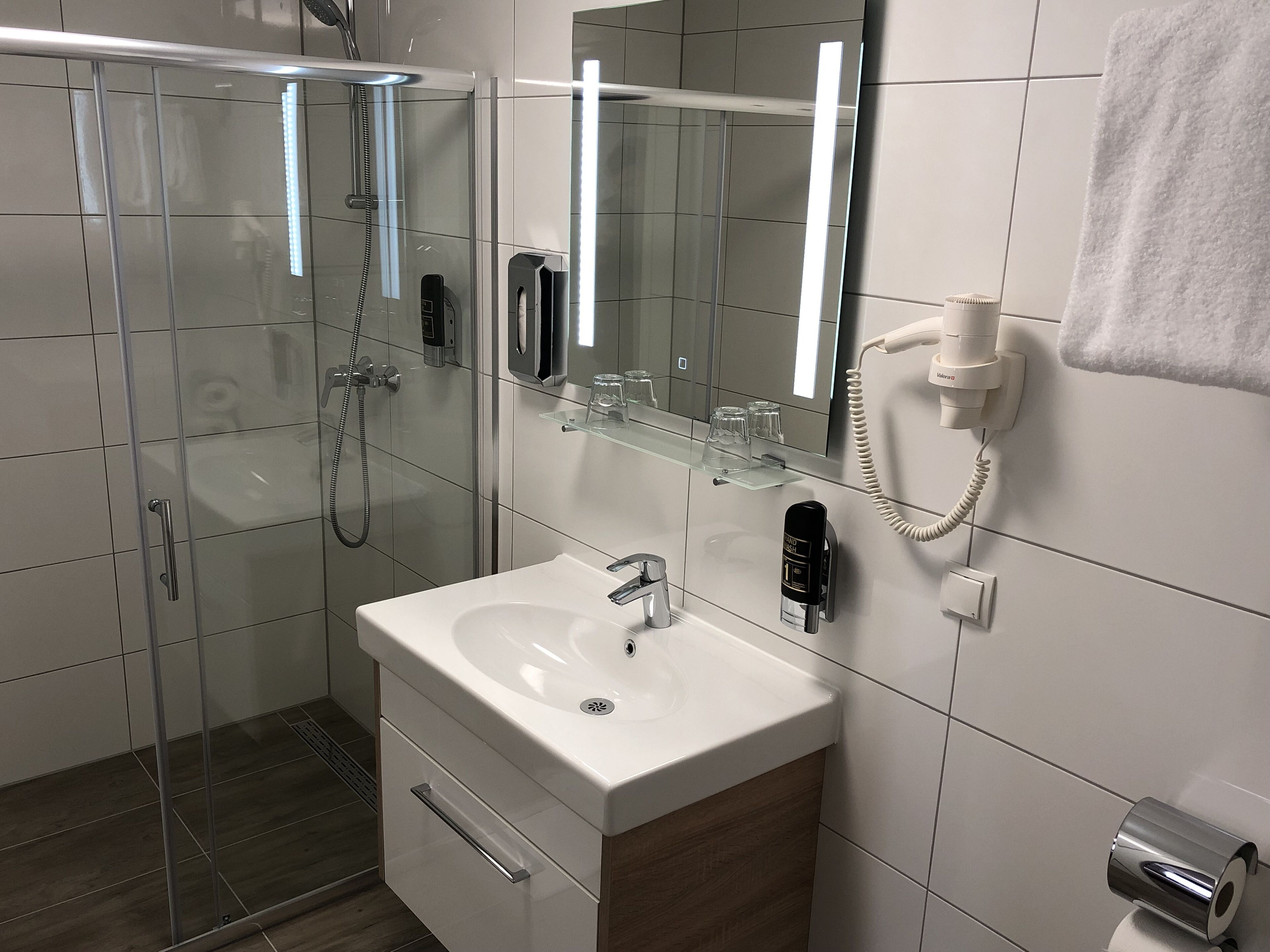 shower, free toiletries, towels